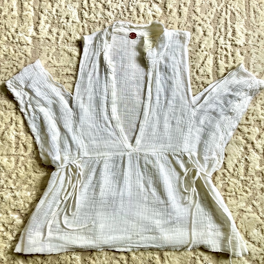 Free People Off White Linen Open Shoulder blouse top XS